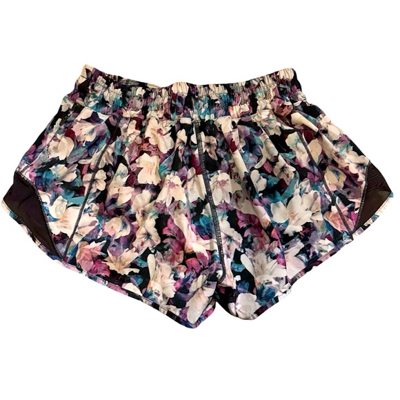 Lululemon Hotty Hot shorts II 2.5" - Picture 4 of 8